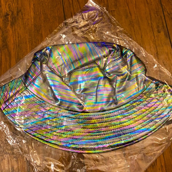 LAST ONE! Trippy Metallic Bucket Hat - Picture 4 of 4